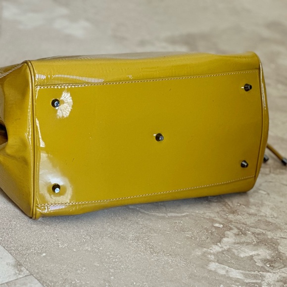Burberry Patent Leather embossed Bilmore tote in Mustard Yellow - Picture 6 of 15